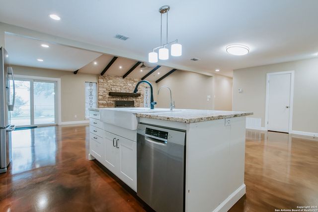 335 Sharon, Boerne, TX 78006