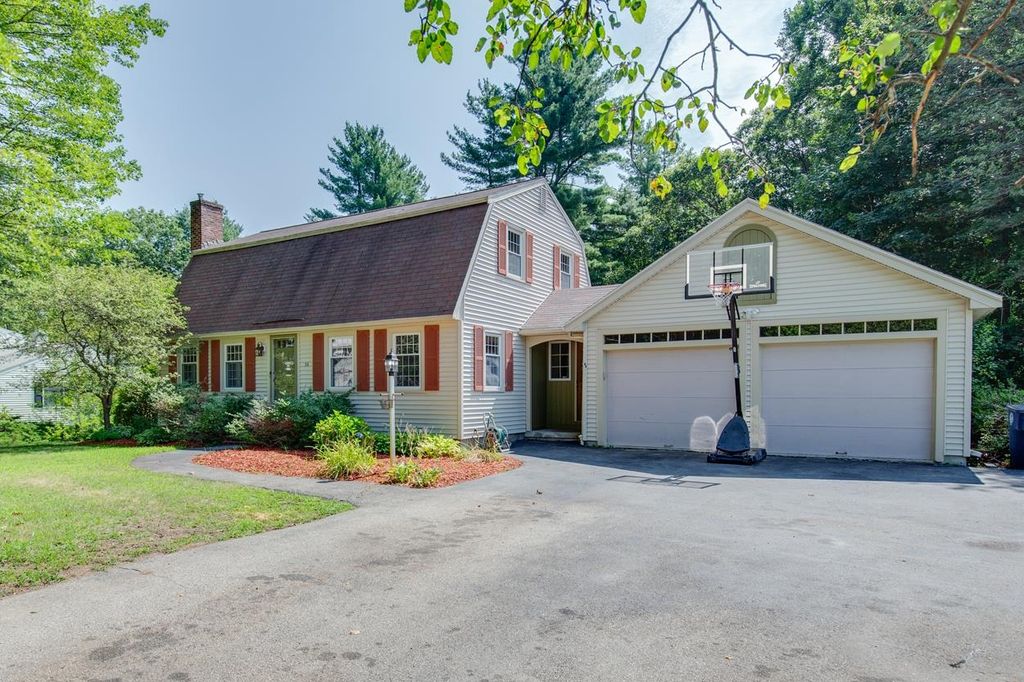 58 New Searles Road, Nashua, NH 03062