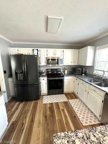 307 Brookview Circle, Jamestown, NC 27282