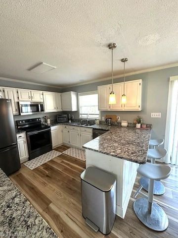 307 Brookview Circle, Jamestown, NC 27282