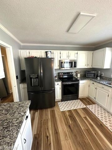 307 Brookview Circle, Jamestown, NC 27282