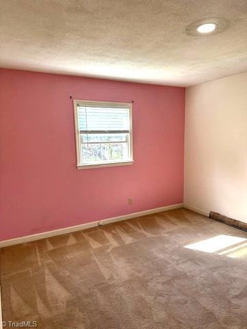 307 Brookview Circle, Jamestown, NC 27282