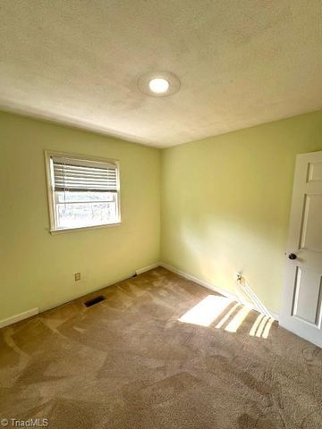 307 Brookview Circle, Jamestown, NC 27282