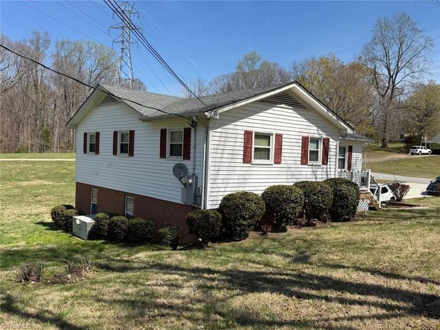 307 Brookview Circle, Jamestown, NC 27282