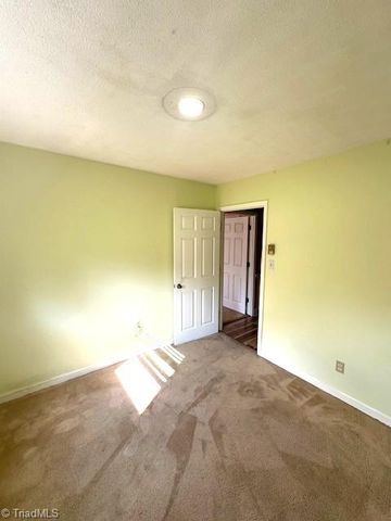 307 Brookview Circle, Jamestown, NC 27282