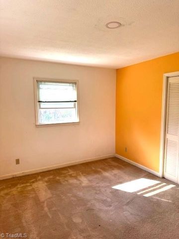 307 Brookview Circle, Jamestown, NC 27282