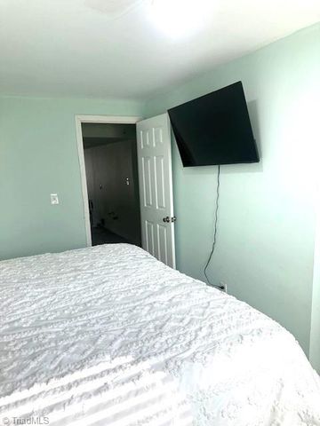 307 Brookview Circle, Jamestown, NC 27282