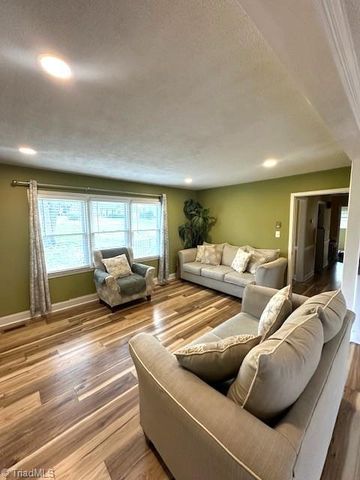 307 Brookview Circle, Jamestown, NC 27282