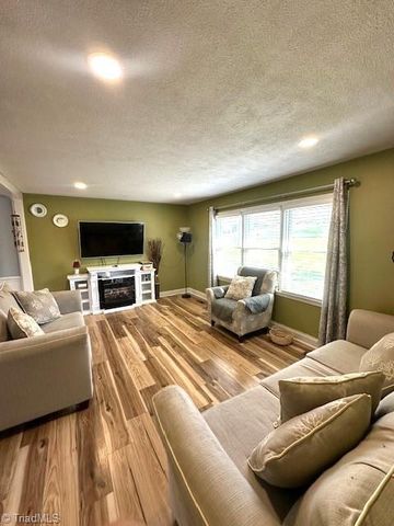 307 Brookview Circle, Jamestown, NC 27282