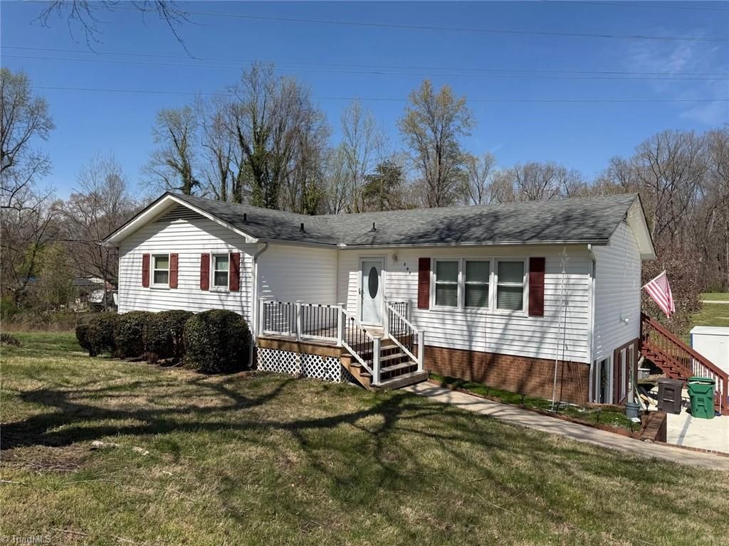 307 Brookview Circle, Jamestown, NC 27282