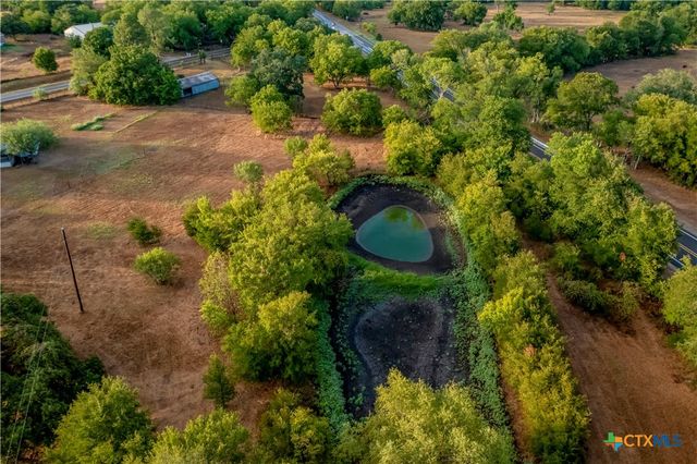 3041 Fm 671, Luling, TX 78648