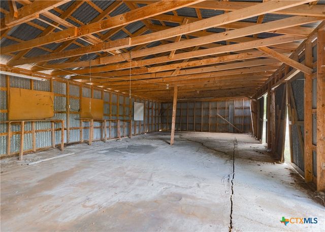 3041 Fm 671, Luling, TX 78648