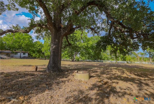 3041 Fm 671, Luling, TX 78648