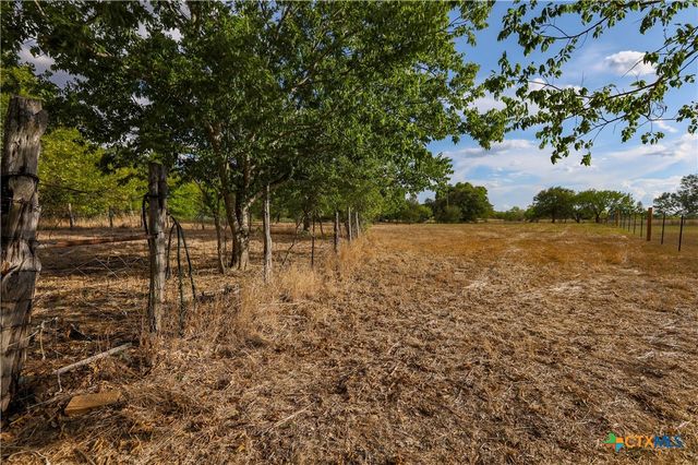 3041 Fm 671, Luling, TX 78648
