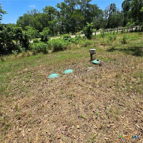 3041 Fm 671, Luling, TX 78648
