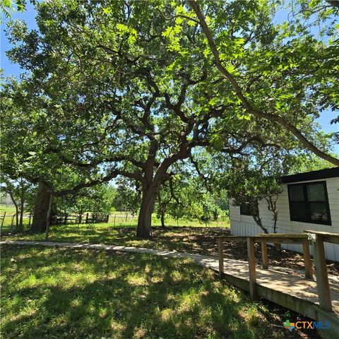 3041 Fm 671, Luling, TX 78648
