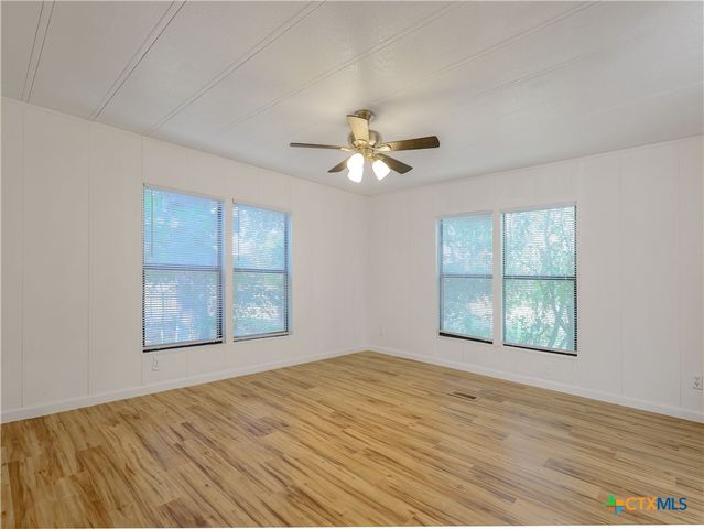 3041 Fm 671, Luling, TX 78648
