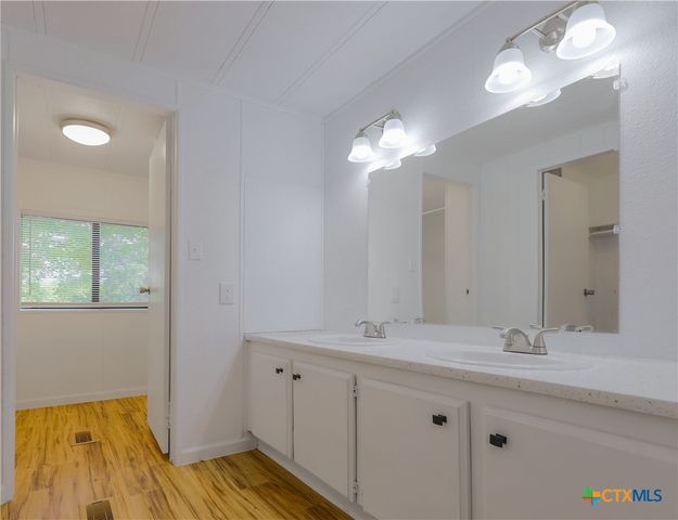 3041 Fm 671, Luling, TX 78648