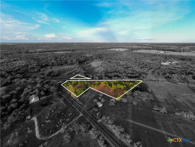 3041 Fm 671, Luling, TX 78648