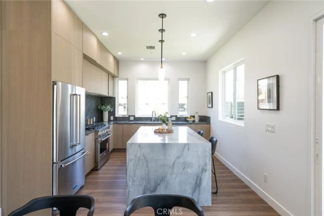 738 California Avenue, Simi Valley, CA 93065