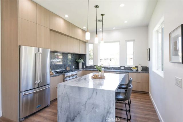 738 California Avenue, Simi Valley, CA 93065