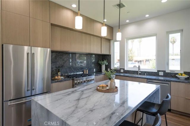 738 California Avenue, Simi Valley, CA 93065
