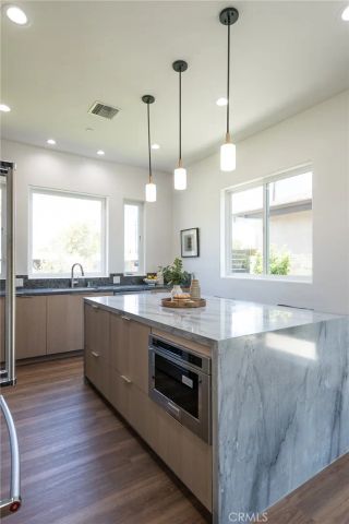 738 California Avenue, Simi Valley, CA 93065