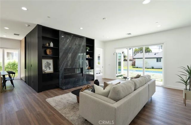 738 California Avenue, Simi Valley, CA 93065