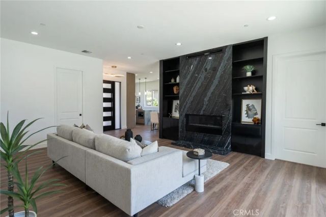 738 California Avenue, Simi Valley, CA 93065