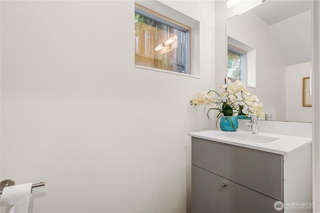 1928 B 10th Avenue W, Seattle, WA 98119
