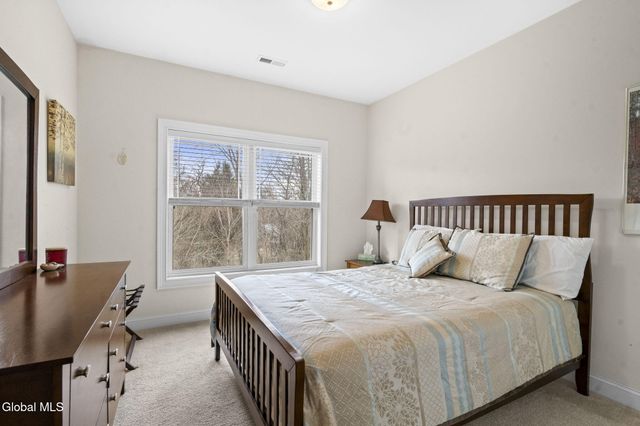 214 Lois Lane, Niskayuna, NY 12304