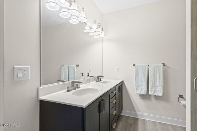 214 Lois Lane, Niskayuna, NY 12304