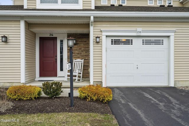 214 Lois Lane, Niskayuna, NY 12304
