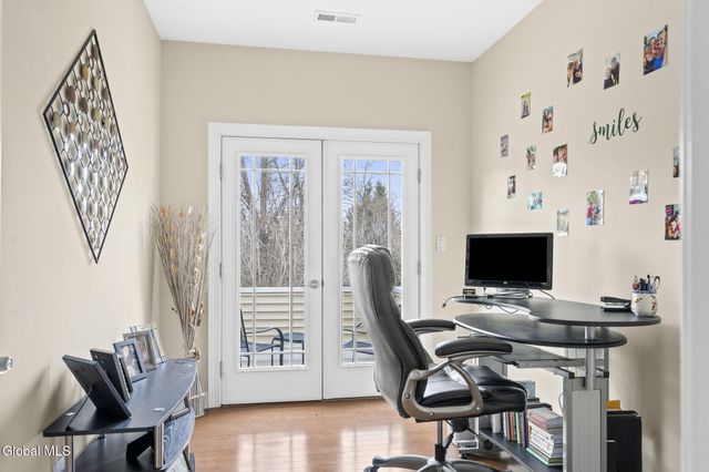 214 Lois Lane, Niskayuna, NY 12304