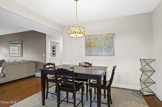 214 Lois Lane, Niskayuna, NY 12304