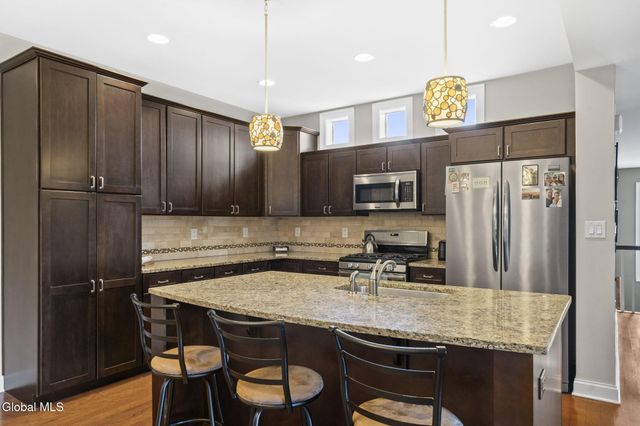 214 Lois Lane, Niskayuna, NY 12304