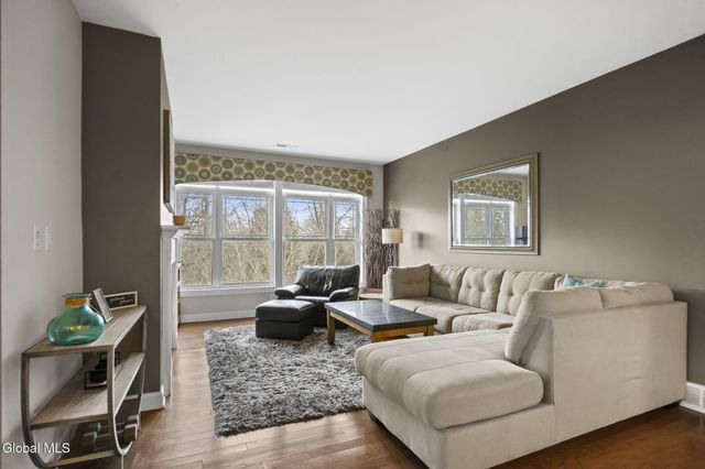 214 Lois Lane, Niskayuna, NY 12304