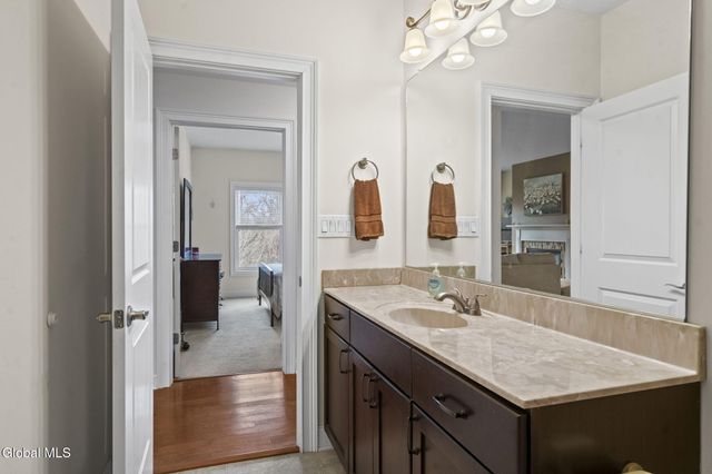 214 Lois Lane, Niskayuna, NY 12304
