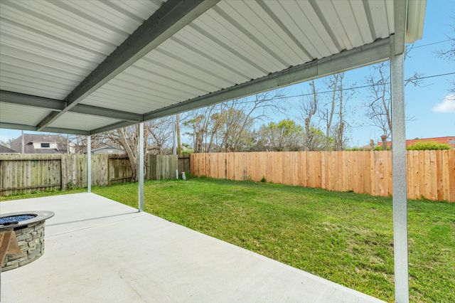 999 Brady Lane, Alvin, TX 77511