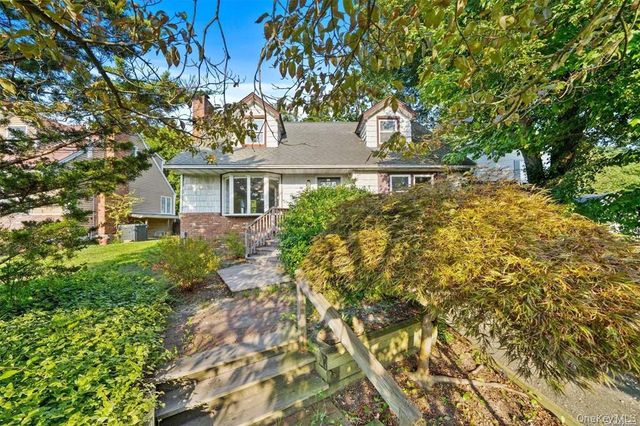228 Oakwood Road, Huntington Station, NY 11746