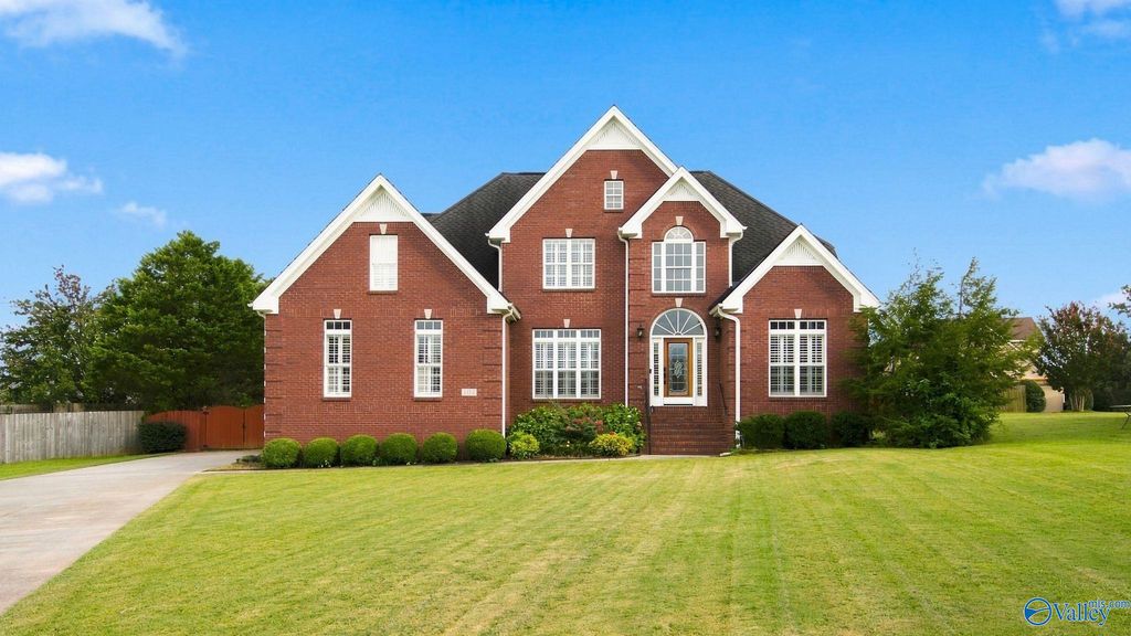 102 Cashions Court, Hazel Green, AL 35750