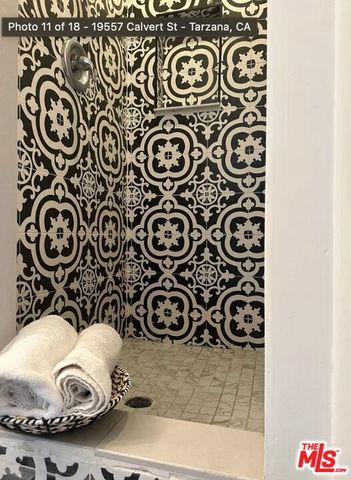 19557 UNIT A Calvert Street, Tarzana, CA 91335