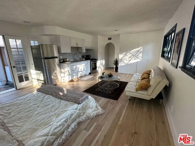 19557 UNIT A Calvert Street, Tarzana, CA 91335