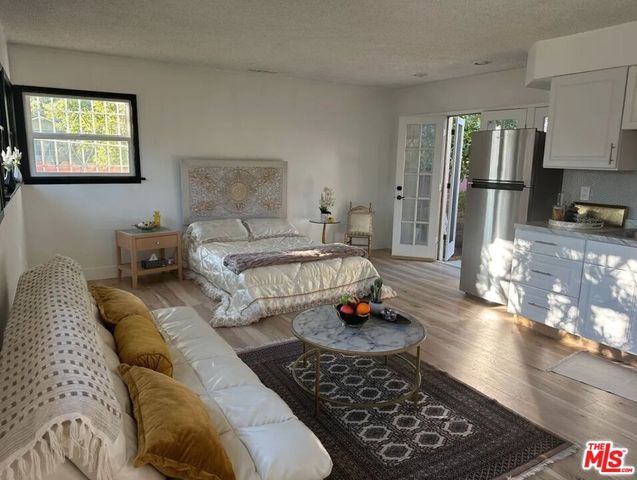 19557 UNIT A Calvert Street, Tarzana, CA 91335