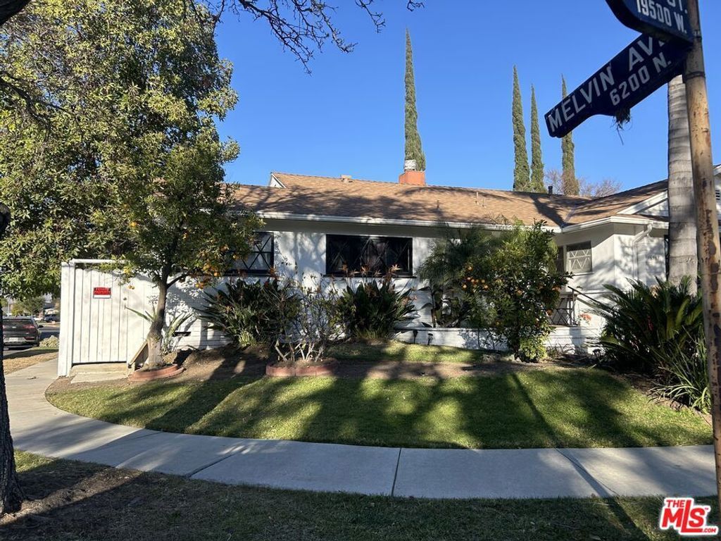 19557 UNIT A Calvert Street, Tarzana, CA 91335