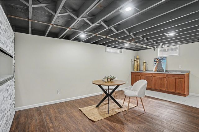 2605 1st Avenue, Marion, IA 52302