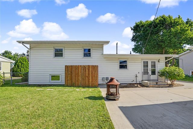 2605 1st Avenue, Marion, IA 52302