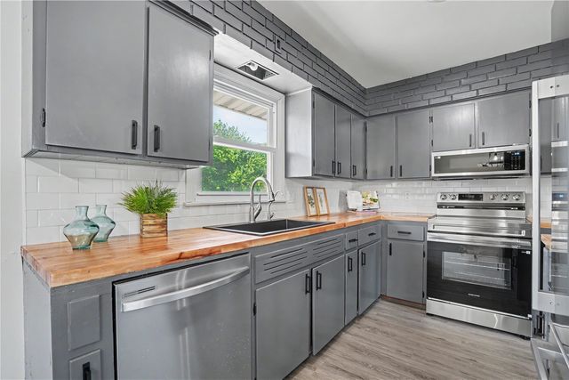 2605 1st Avenue, Marion, IA 52302