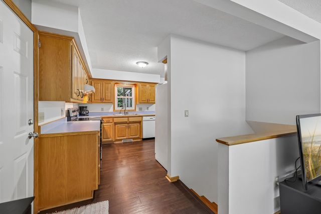 10121 96th Place N, Maple Grove, MN 55369