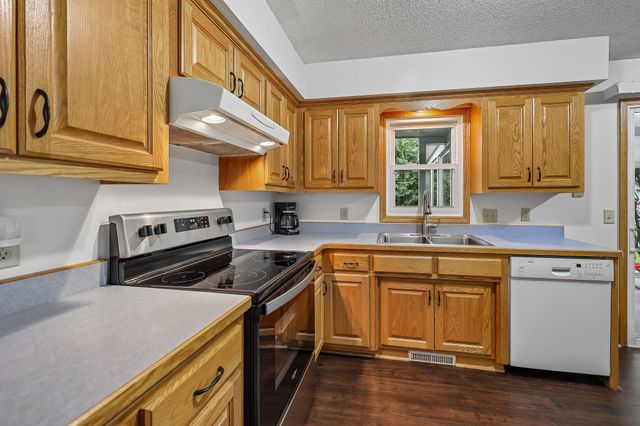 10121 96th Place N, Maple Grove, MN 55369